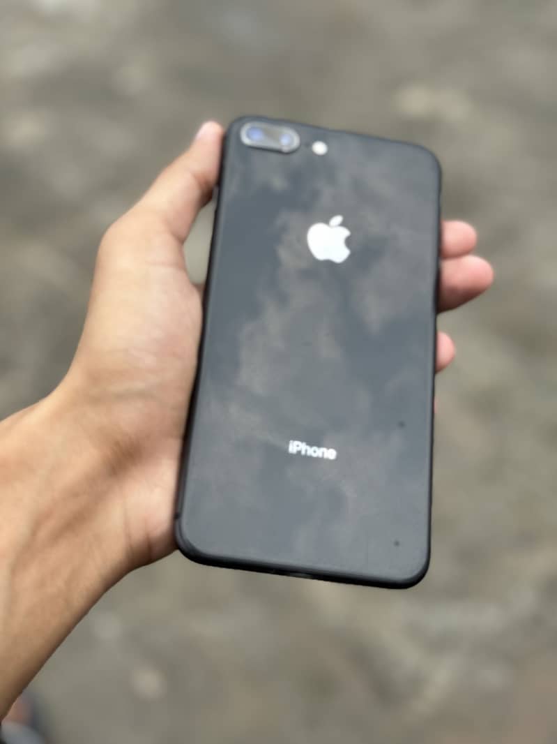 Apple iPhone 8 Plus 1