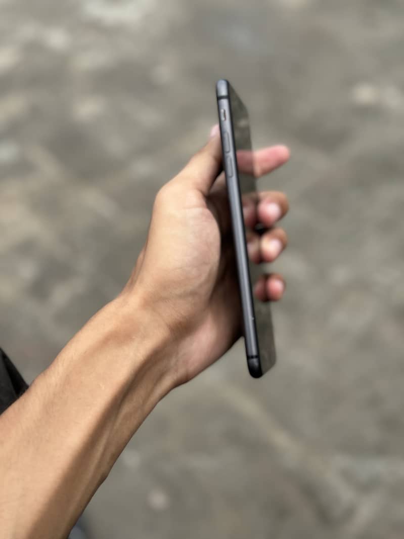 Apple iPhone 8 Plus 3
