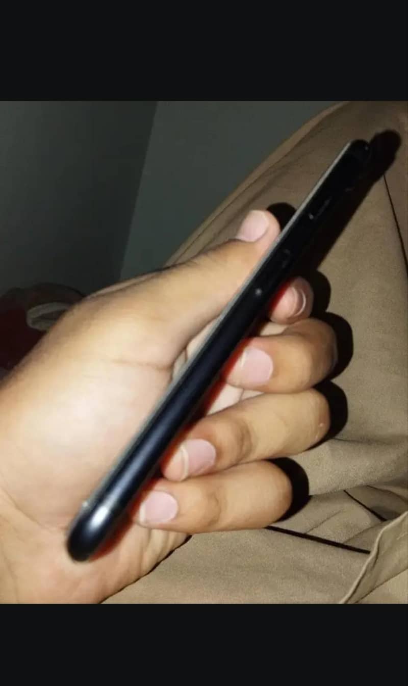 Apple iPhone 7 3