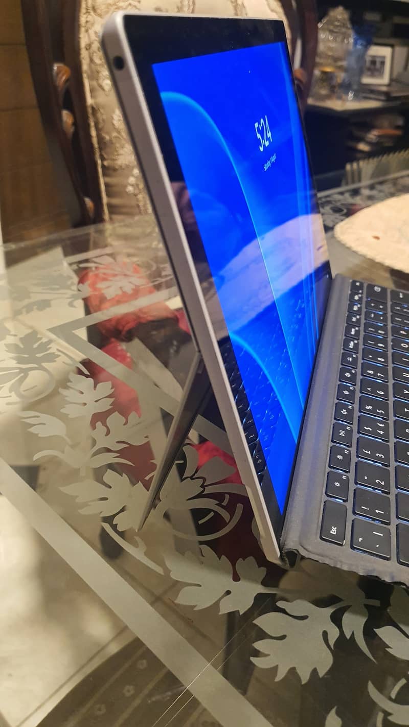 Microsoft Surface Pro 5, touch and type 2