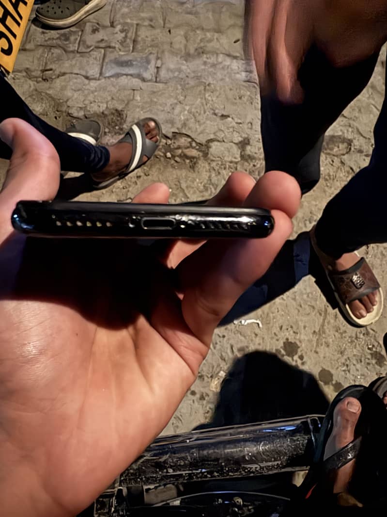 Apple iPhone X 4