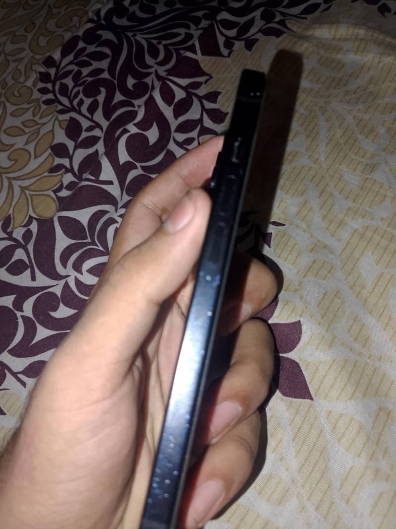 Apple iPhone 15 4