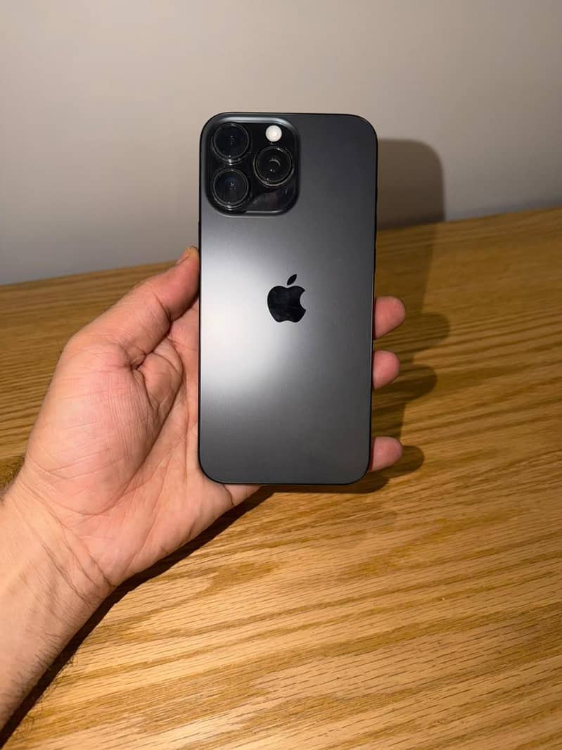 Apple iPhone 16 Pro Max 0