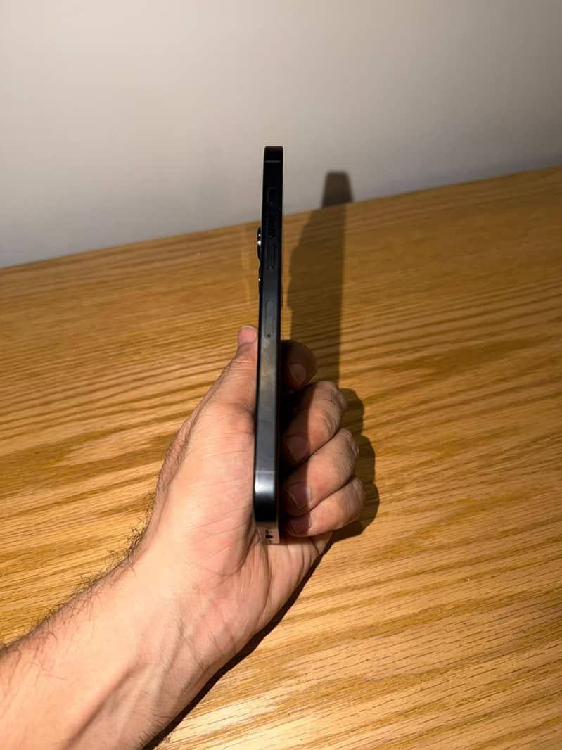Apple iPhone 16 Pro Max 3