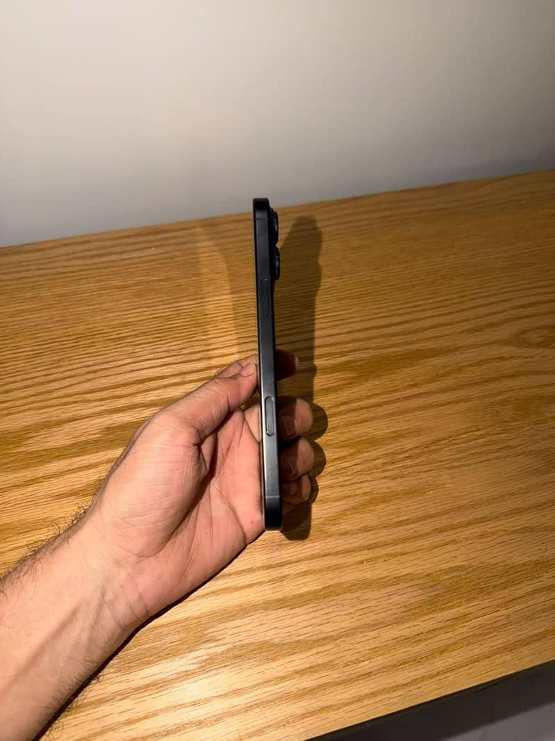 Apple iPhone 16 Pro Max 4