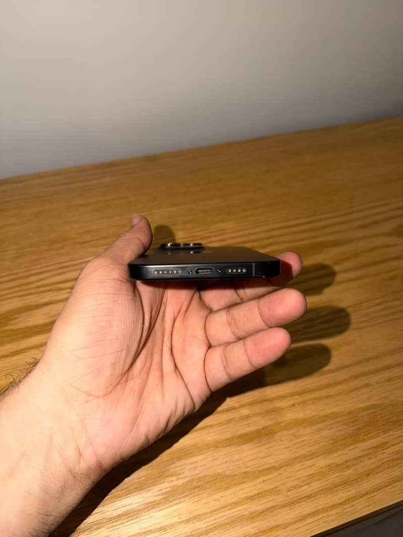 Apple iPhone 16 Pro Max 5