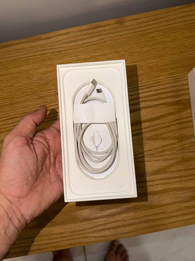 Apple iPhone 16 Pro Max 8