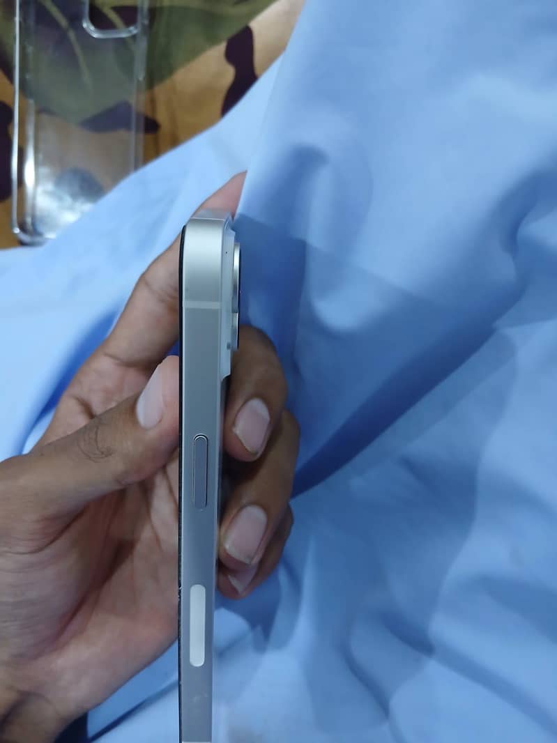 iPhone 14 3