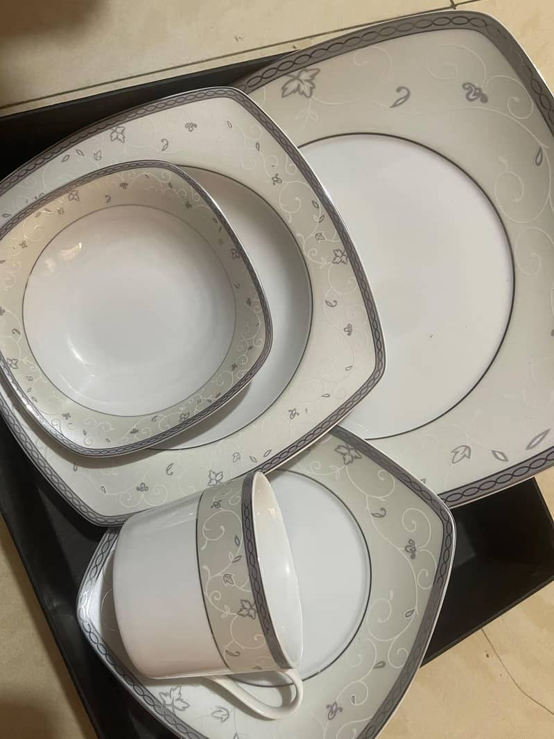 32pc dinner set 0