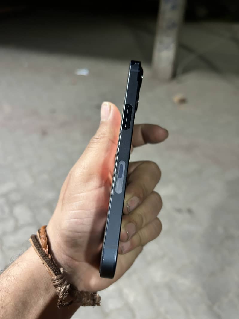 Apple iPhone 13 2