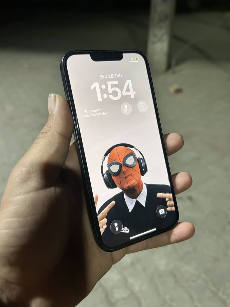Apple iPhone 13 4