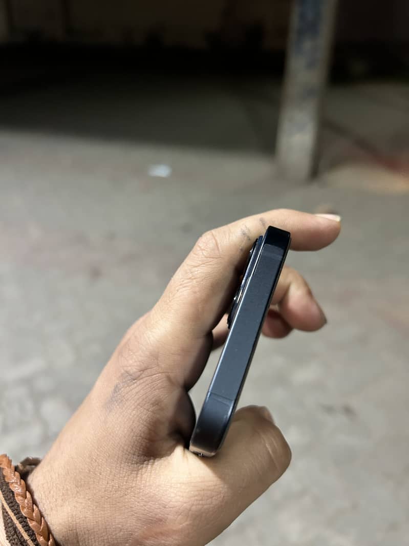 Apple iPhone 13 5