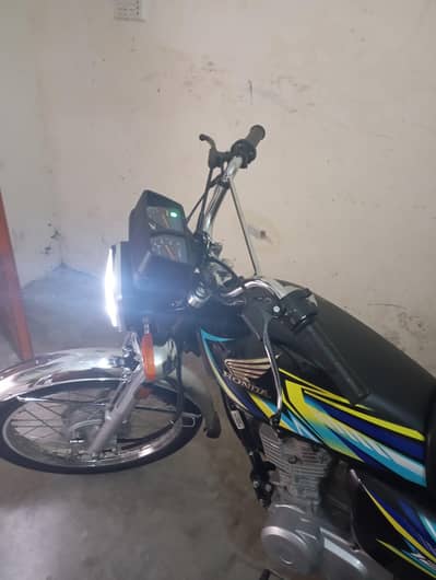 Honda 125 black colour