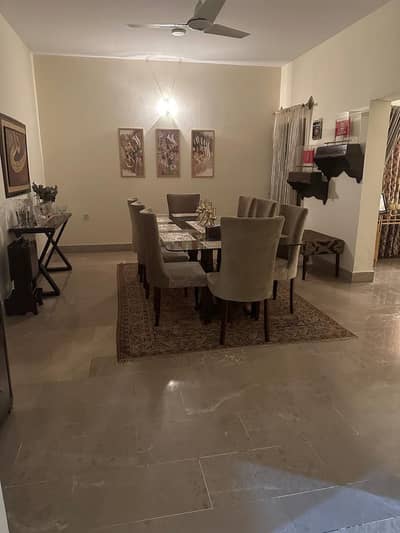 Dinnind table 8 seater