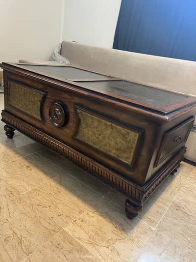 Coffee table chinioti