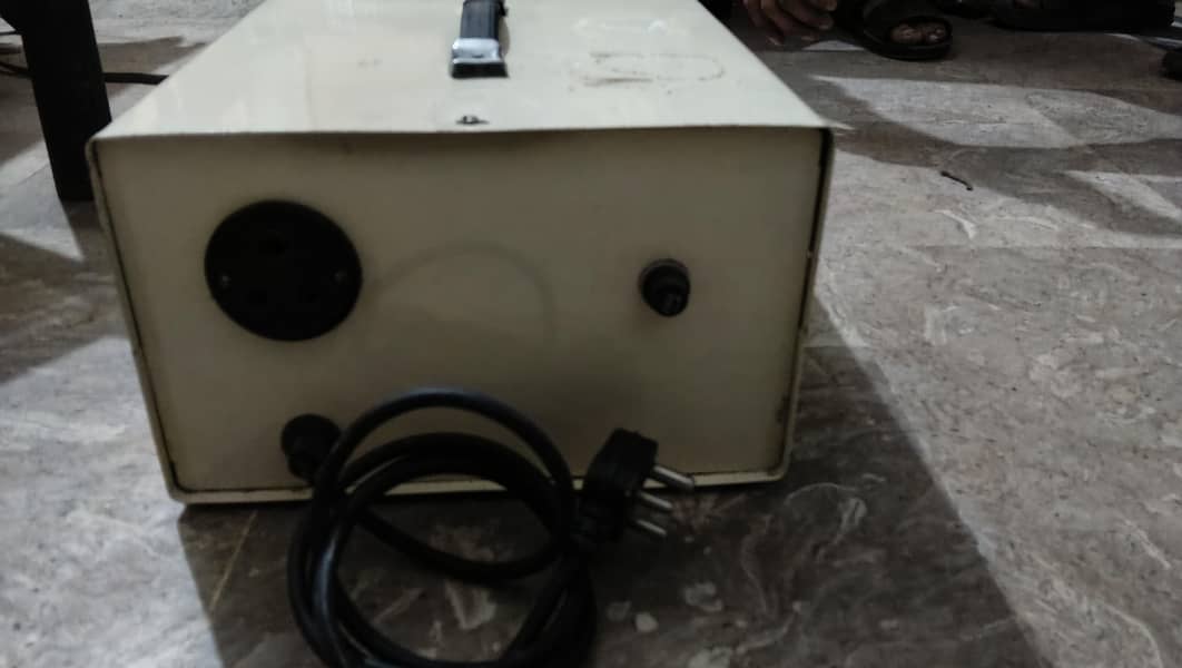 waves stabilizer 5000 watts 3