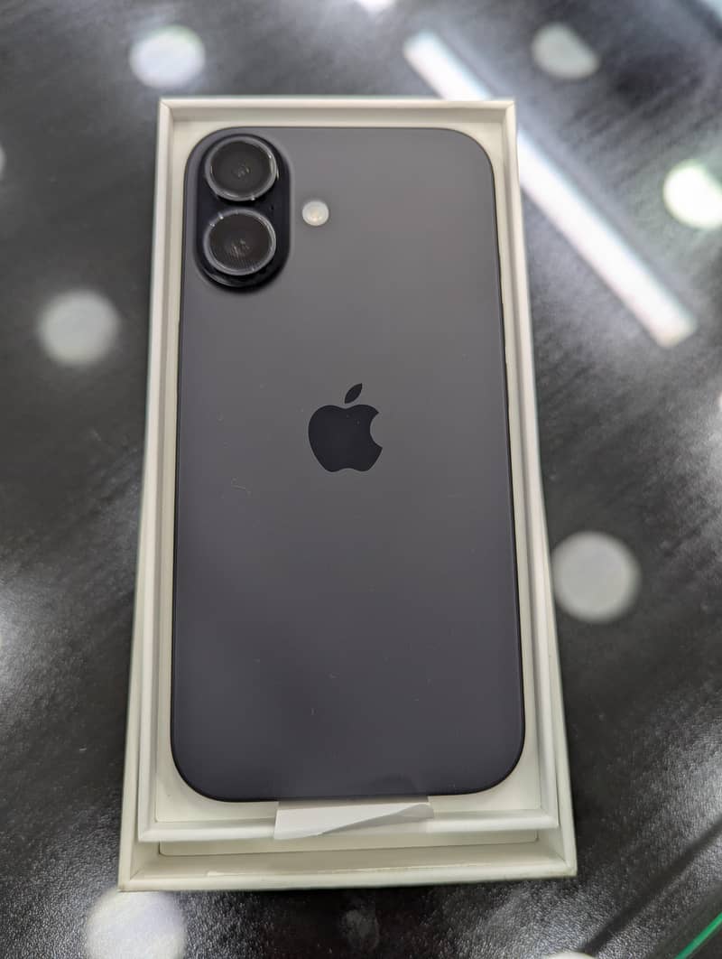 Apple iPhone 16 0