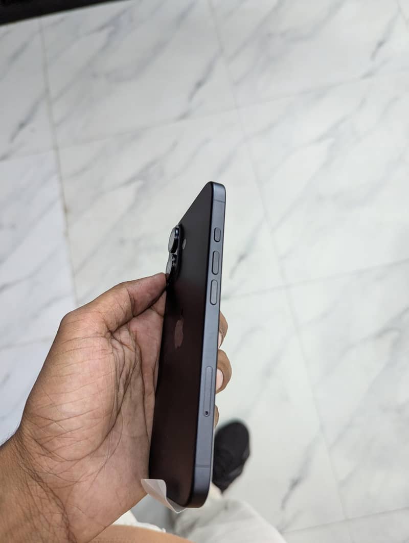 Apple iPhone 16 1