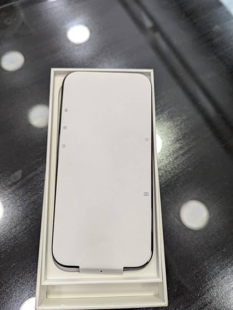 Apple iPhone 16 2