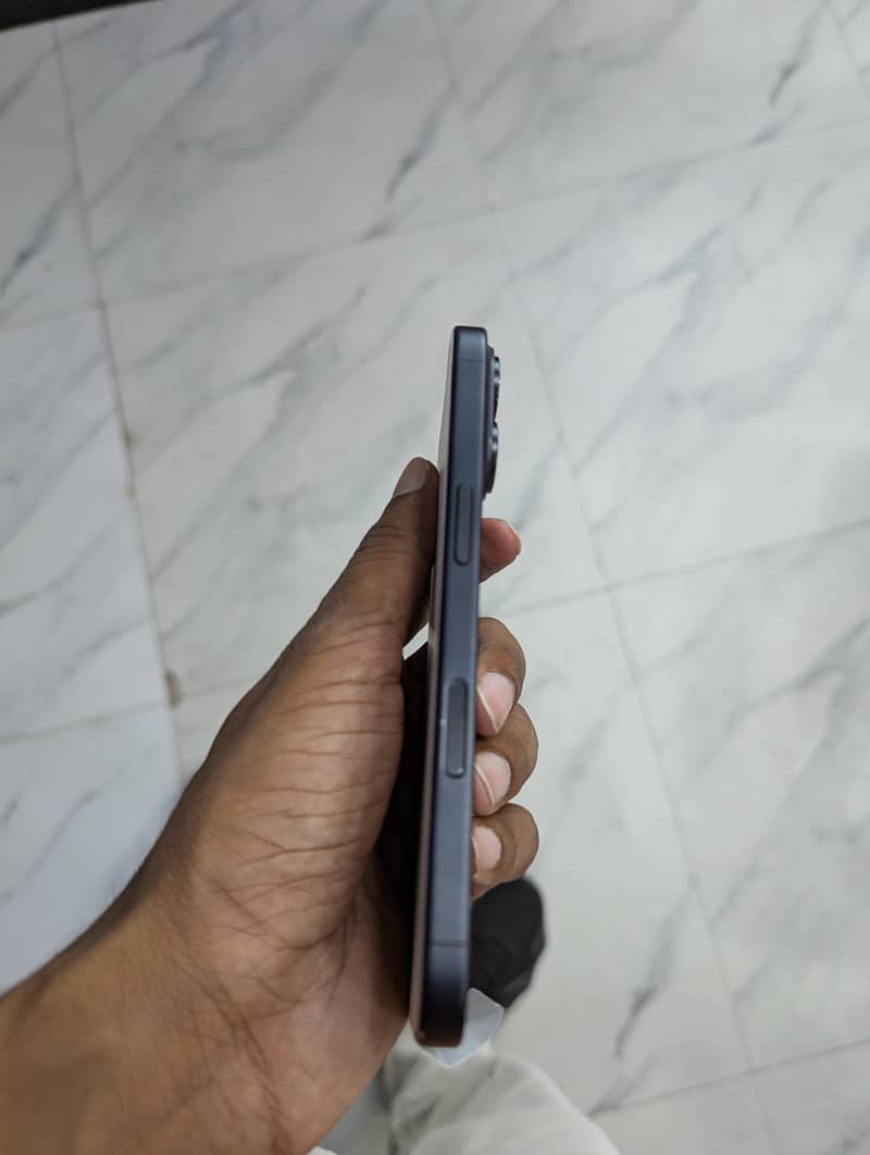 Apple iPhone 16 3