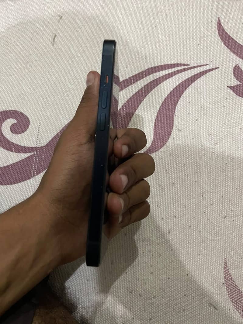 Apple iPhone 13 5