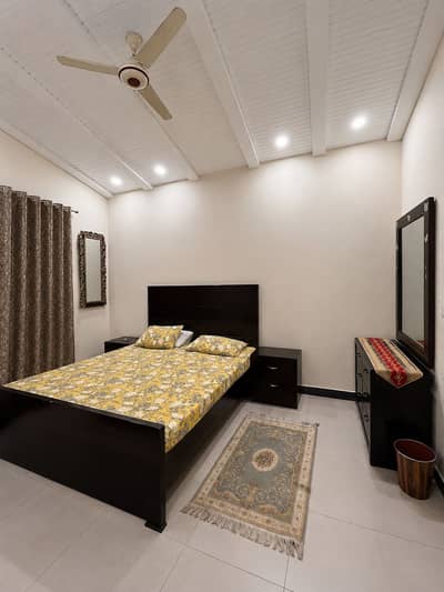 (eilling a stylish an well-maintained bedroom furniture
