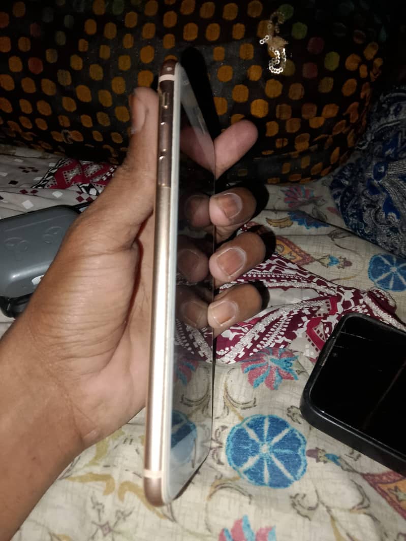 Apple iPhone 8 Plus 4