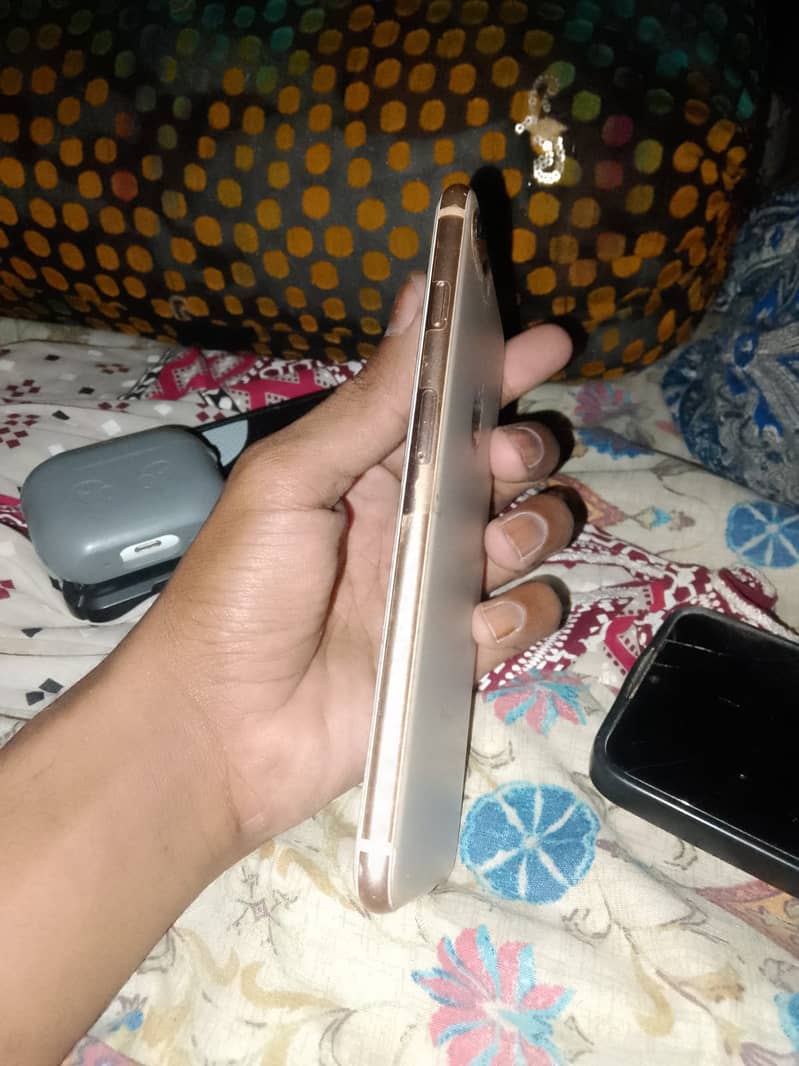 Apple iPhone 8 Plus 5