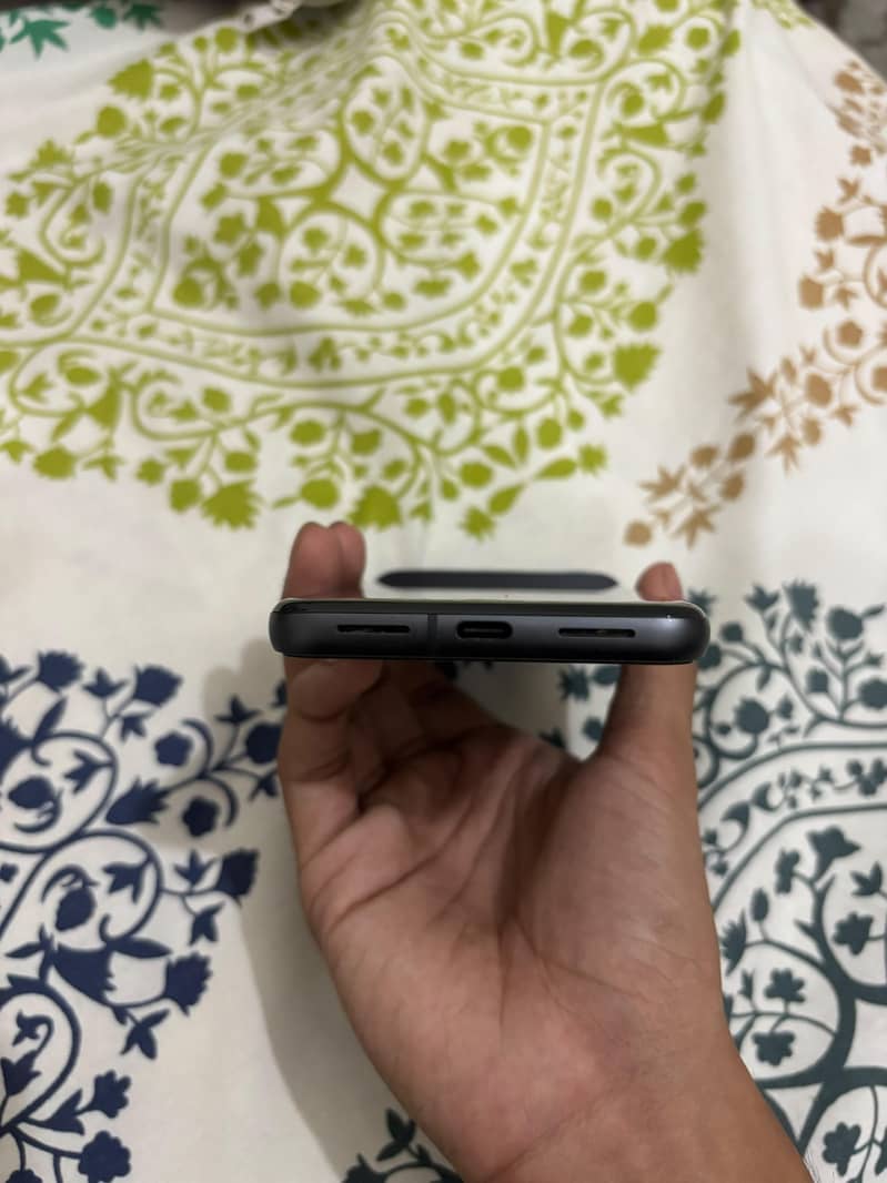 Google Pixel 8 4