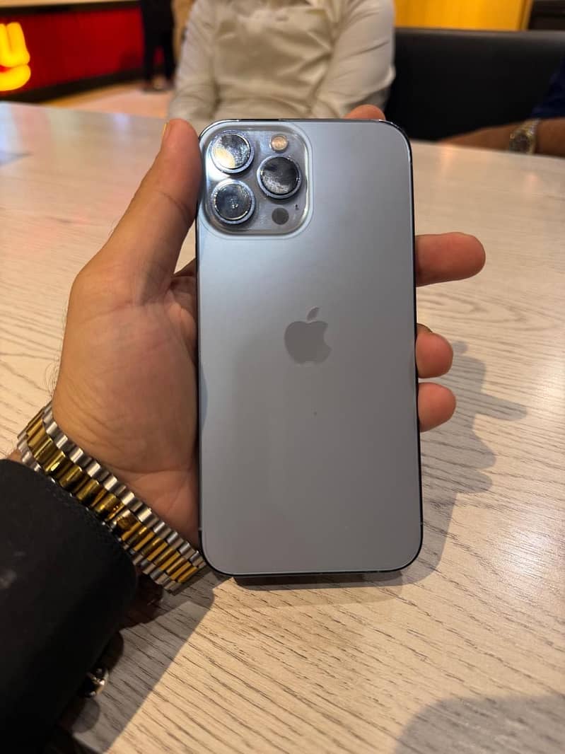 Apple iPhone 13 Pro max 1