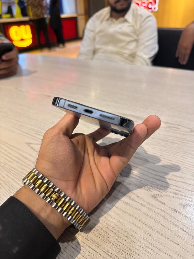 Apple iPhone 13 Pro max 2
