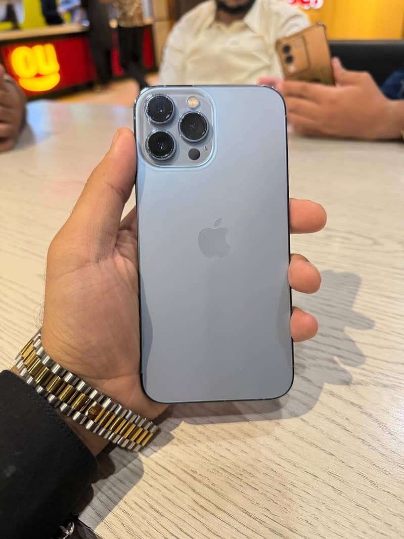 Apple iPhone 13 Pro max 4