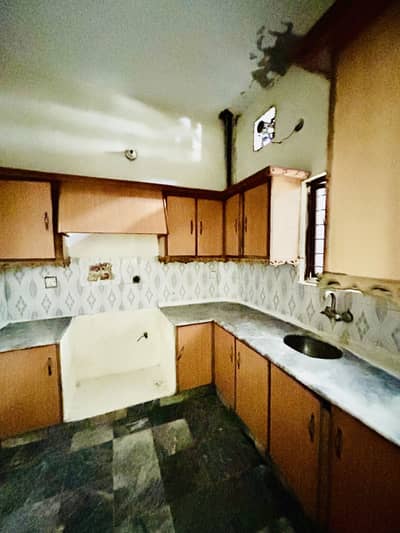 5 Marla separate etrence lower portion for rent at sabzazar near to main