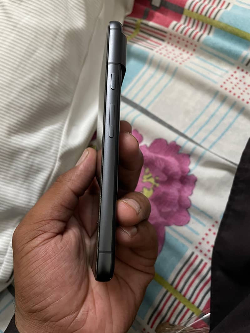 Google Pixel 8 4