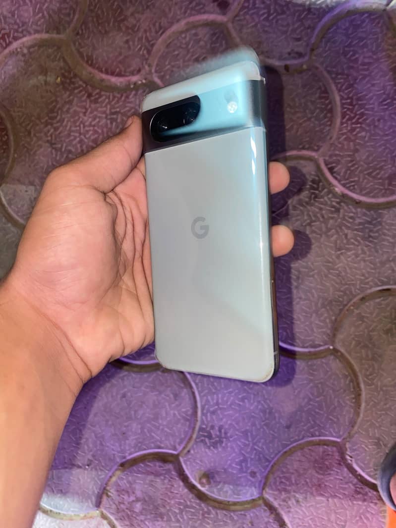 Google Pixel 8 4
