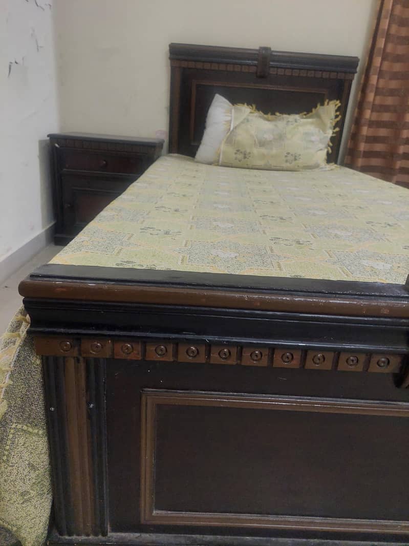 2 single beds with side table 3