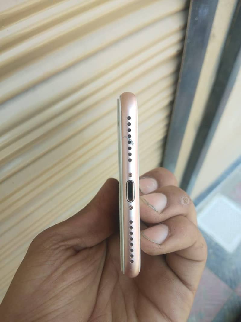 Apple iPhone 8 Plus 3