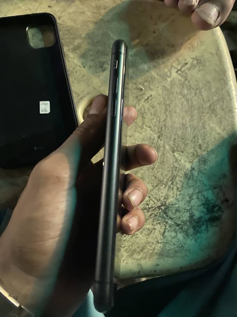 Apple iPhone 11 4