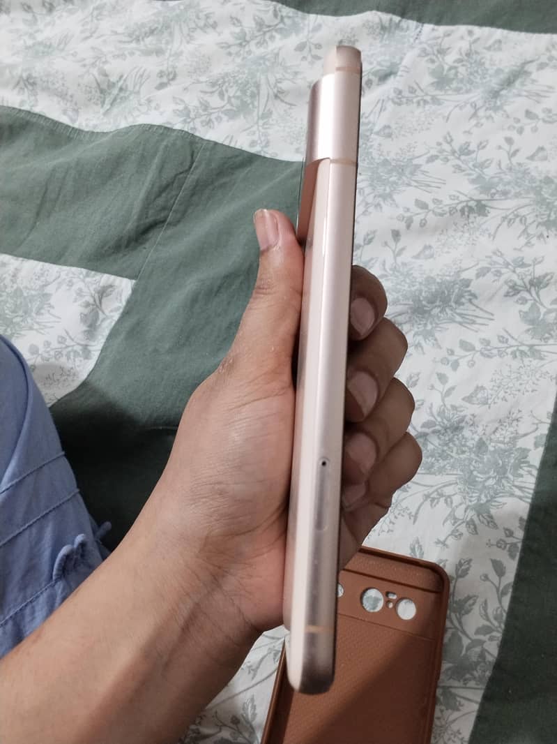 Google pixel 8 4