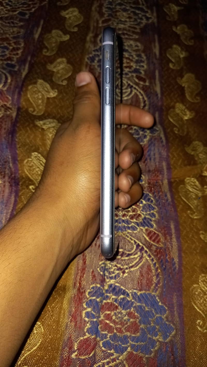 Apple iPhone 11 4