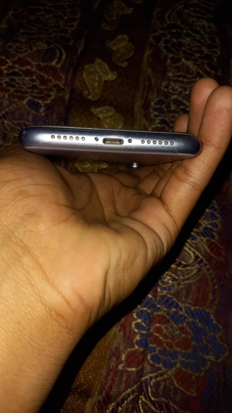 Apple iPhone 11 5