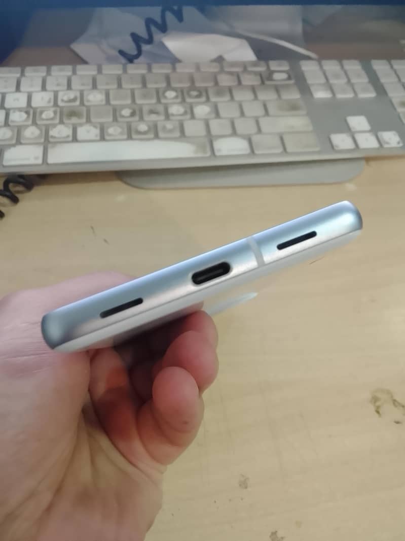 Google Pixel 7A 4