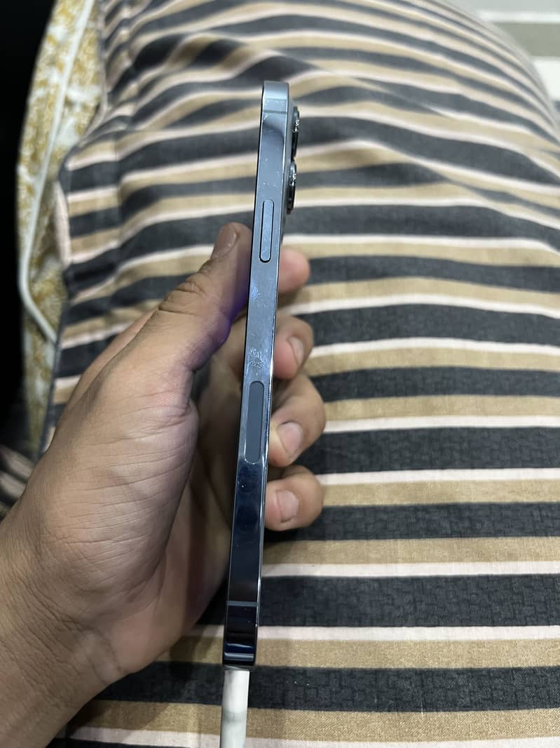 Apple iPhone 13 Pro Max 0