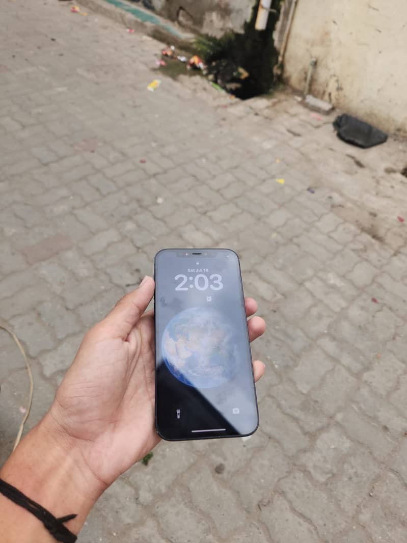 Apple iPhone 12 4