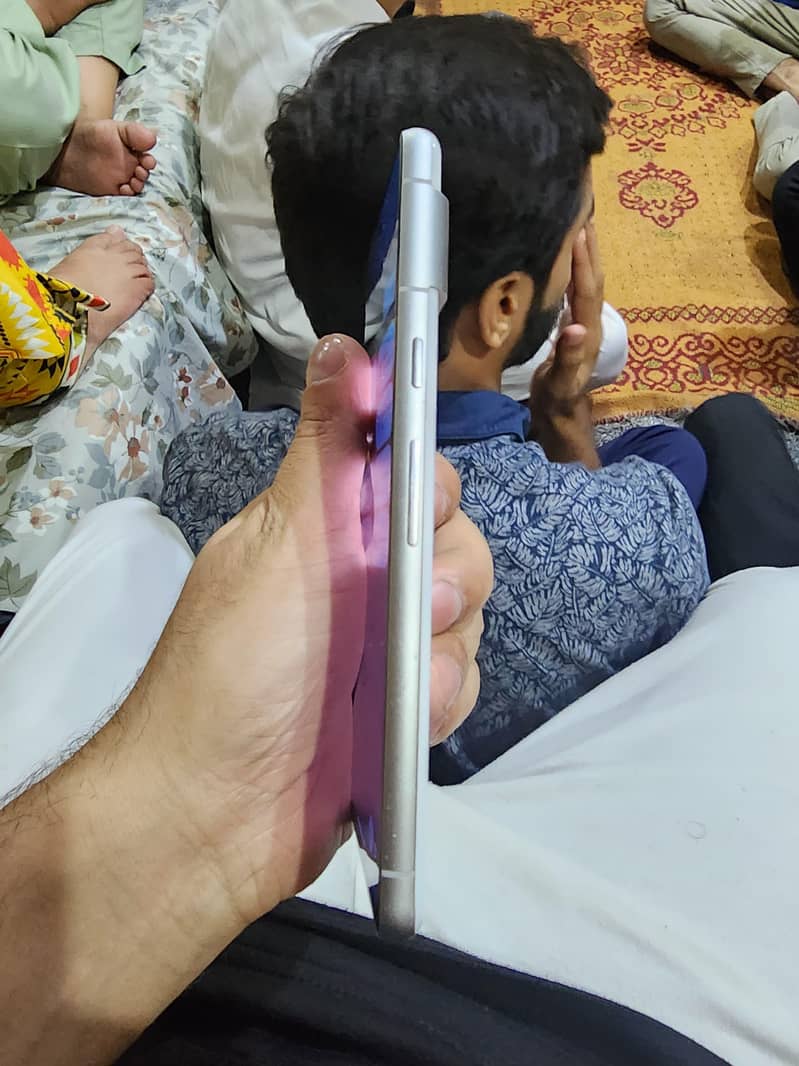 Google Pixel 7 4