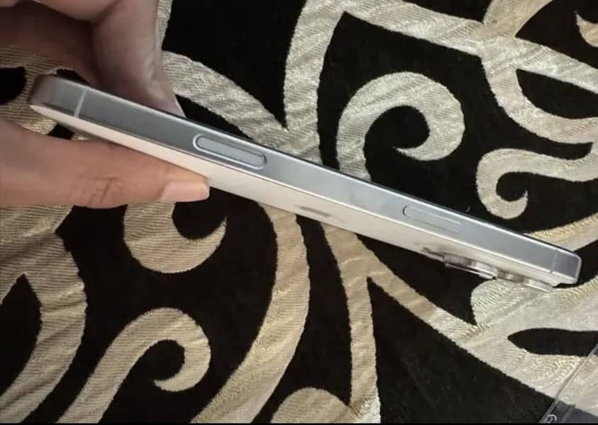 Apple iPhone 16 Pro Max 3