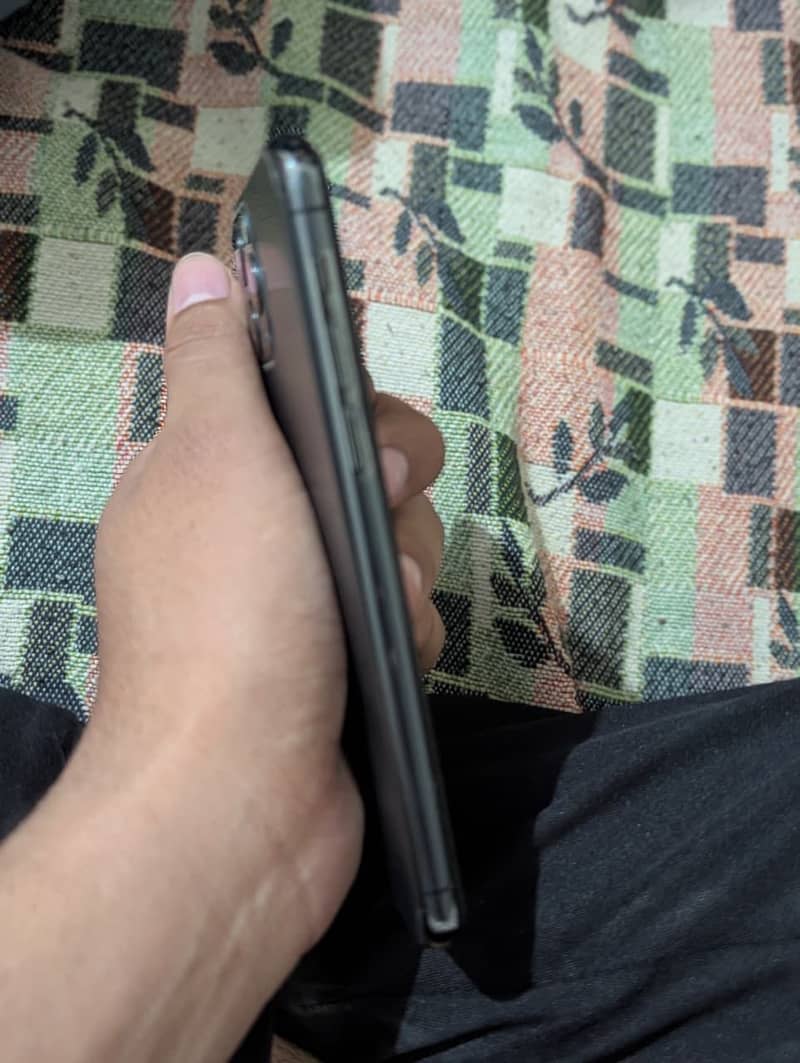Apple iPhone 11 Pro 2