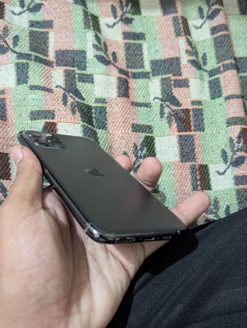 Apple iPhone 11 Pro 3