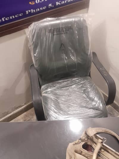 chair he new condition me he