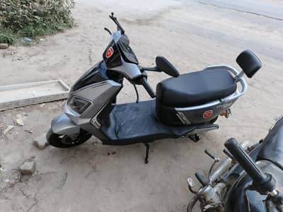 metro thrill pro , electric scooty